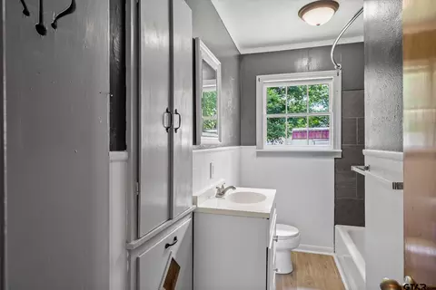 Bath - 280 E North St, Emory, TX 75440 photo 1 of 1