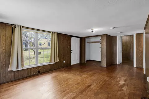 Living - 1003 Premier, Longview, TX 75604 photo 1 of 1