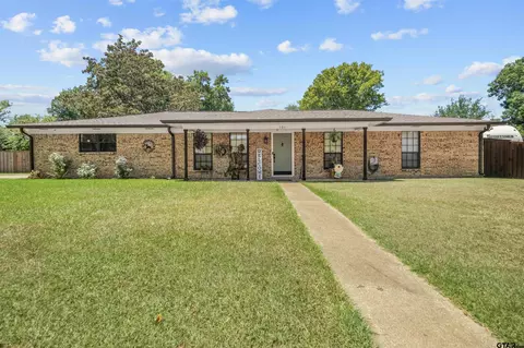 101 Juniper Dr, Palestine, TX 75803