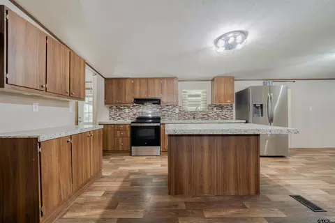 Kitchen - 629 E Standpipe, Marshall, TX 75670 photo 5 of 5