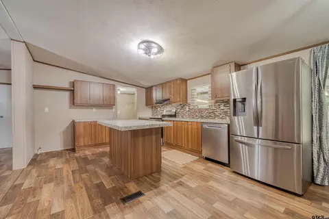Kitchen - 629 E Standpipe, Marshall, TX 75670 photo 1 of 5