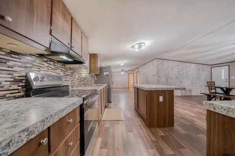 Kitchen - 629 E Standpipe, Marshall, TX 75670 photo 4 of 5
