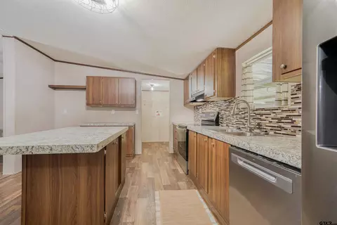 Kitchen - 629 E Standpipe, Marshall, TX 75670 photo 2 of 5