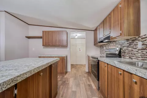 Kitchen - 629 E Standpipe, Marshall, TX 75670 photo 3 of 5