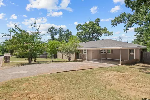 118 Hillcrest Dr, Palestine, TX 75801