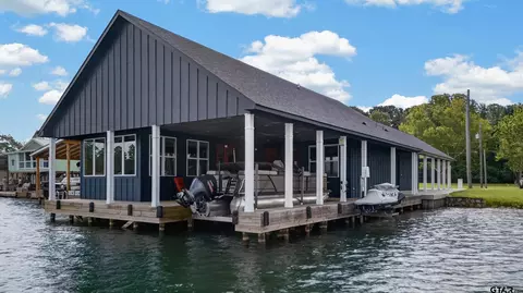 2627 Lakeshore Dr, Jacksonville, TX 75766