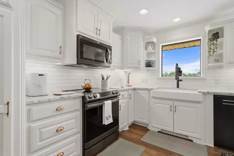 Kitchen - 378 Eagle Rd, Gilmer, TX 75645 photo 4 of 4