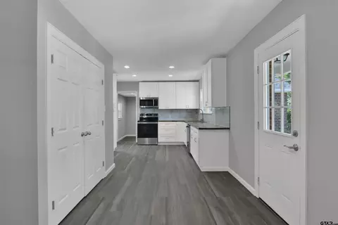 Entry Way - 1908 5th, Tyler, TX 75701 photo 1 of 3