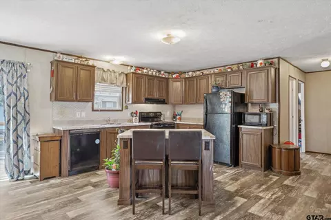 Kitchen - 129 Elm Dr, Murchison, TX 75778 photo 2 of 3