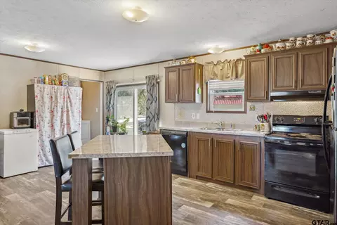 Kitchen - 129 Elm Dr, Murchison, TX 75778 photo 3 of 3