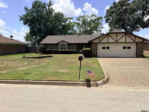 6813 S Place Dr, Tyler, TX 75703
