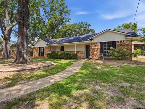 1820 Circle Dr, Tyler, TX 75703