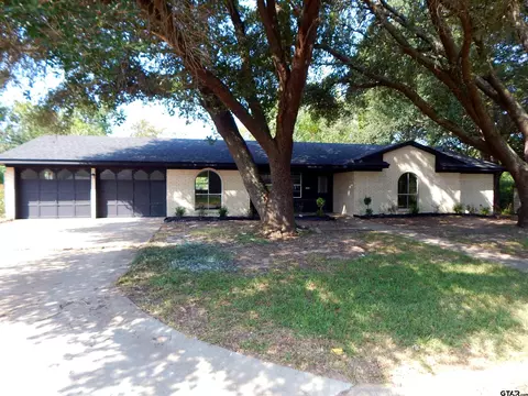 1703 Briarwood St, Gilmer, TX 75644