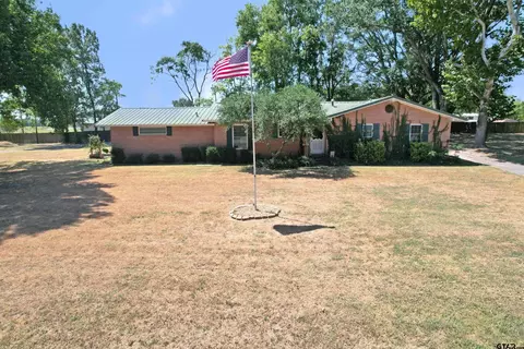 111 E Oak St, Yantis, TX 75497