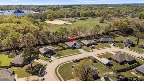 307 Mission Crest Cir, Lindale, TX 75771