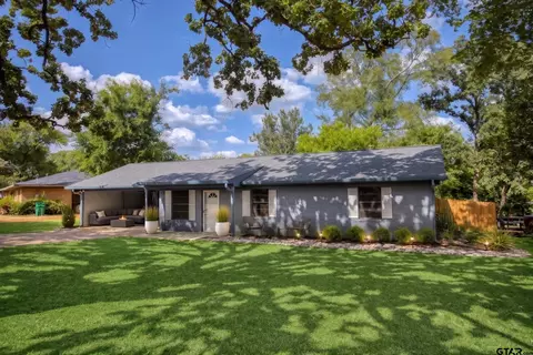 130 Hillcrest Dr, Palestine, TX 75801