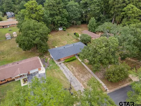 View/Area - 1112 Pine St, Gilmer, TX 75644 photo 1 of 4