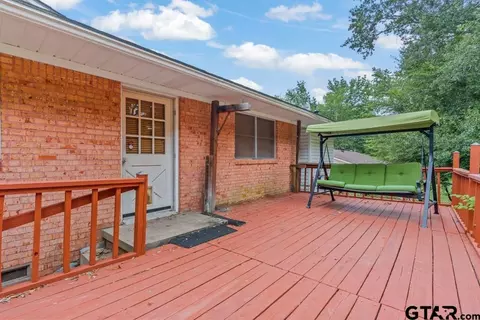 Exterior - 1112 Pine St, Gilmer, TX 75644 photo 2 of 5
