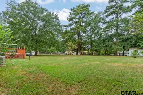 Exterior - 1112 Pine St, Gilmer, TX 75644 photo 5 of 5