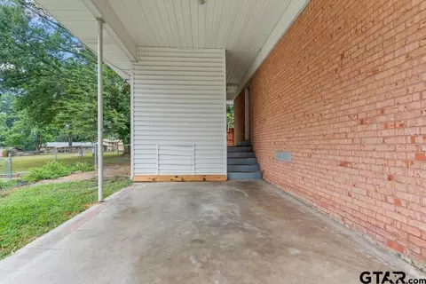 Exterior - 1112 Pine St, Gilmer, TX 75644 photo 3 of 5