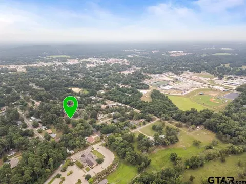 View/Area - 1112 Pine St, Gilmer, TX 75644 photo 3 of 4
