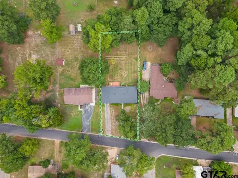 View/Area - 1112 Pine St, Gilmer, TX 75644 photo 2 of 4