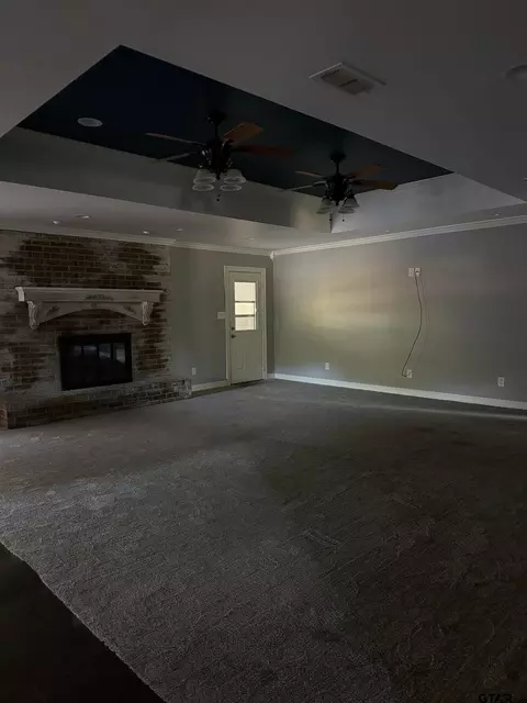 Living - 201 Piney Loop, Marshall, TX 75670 photo 2 of 5