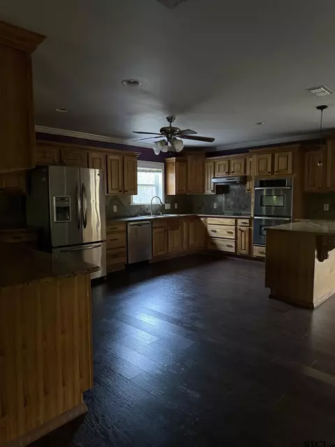 Kitchen - 201 Piney Loop, Marshall, TX 75670 photo 2 of 5