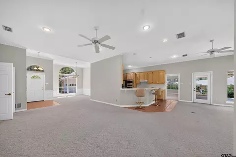 Living - 15744 Timberhill Dr, Flint, TX 75762 photo 2 of 3