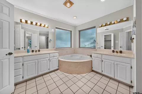 Bath - 15744 Timberhill Dr, Flint, TX 75762 photo 2 of 2