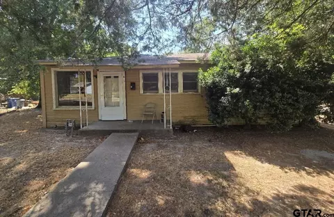 813 Sycamore St, Mineola, TX 75773