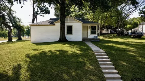 812 Sandlin Ave, Mount Pleasant, TX 75455