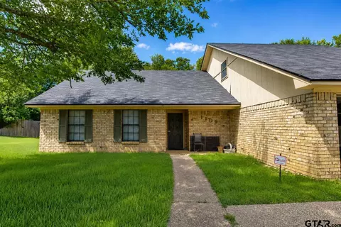 1109 Larkspur Ln, Tyler, TX 75703