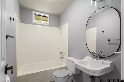 Bath - 4125 Gallion Ave, Tyler, TX 75708 photo 3 of 3