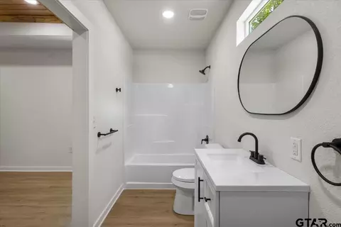 Bath - 4125 Gallion Ave, Tyler, TX 75708 photo 2 of 3