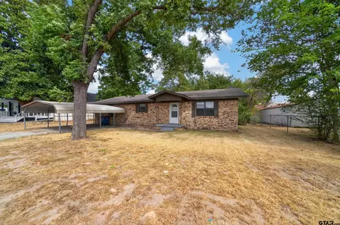 209 W South St, Lindale, TX 75771