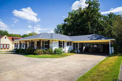 414 E 1st St, Mount Pleasant, TX 75455