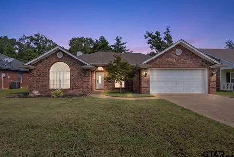 110 Cedar Ln, Chandler, TX 75758