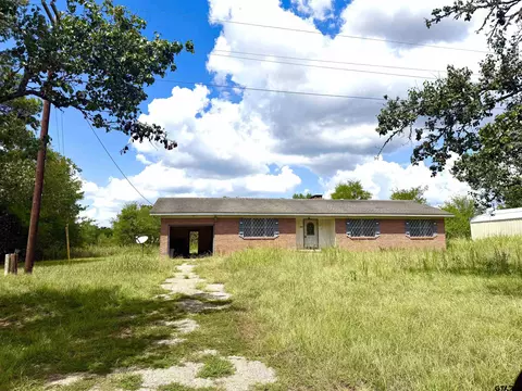 215 E Henderson St, Reklaw, TX 75784