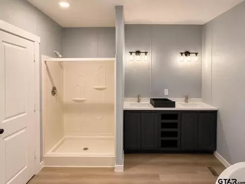 Bath - 454 Elderville Peatown Rd, Longview, TX 75603 photo 2 of 4