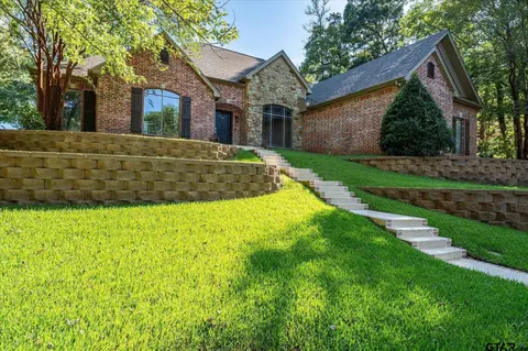 2811 Prestwick Rd, Jacksonville, TX 75766