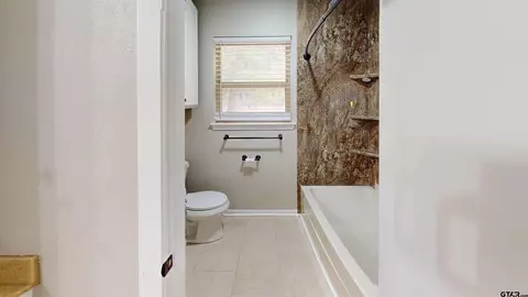 Bath - 116 Fairview Dr, Longview, TX 75604 photo 3 of 6