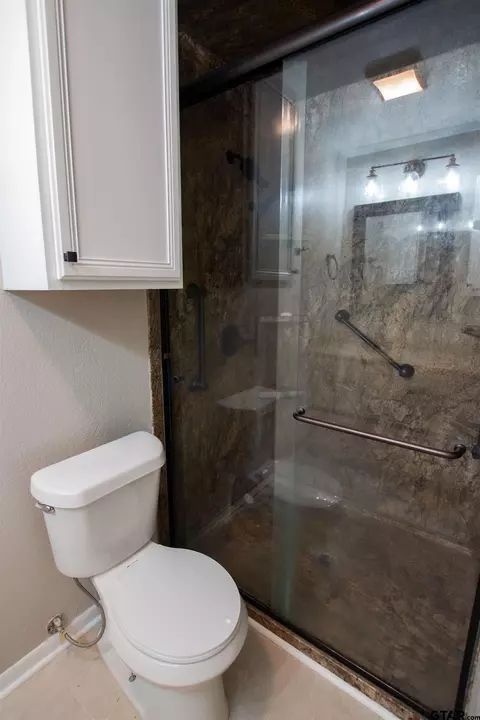 Bath - 116 Fairview Dr, Longview, TX 75604 photo 6 of 6