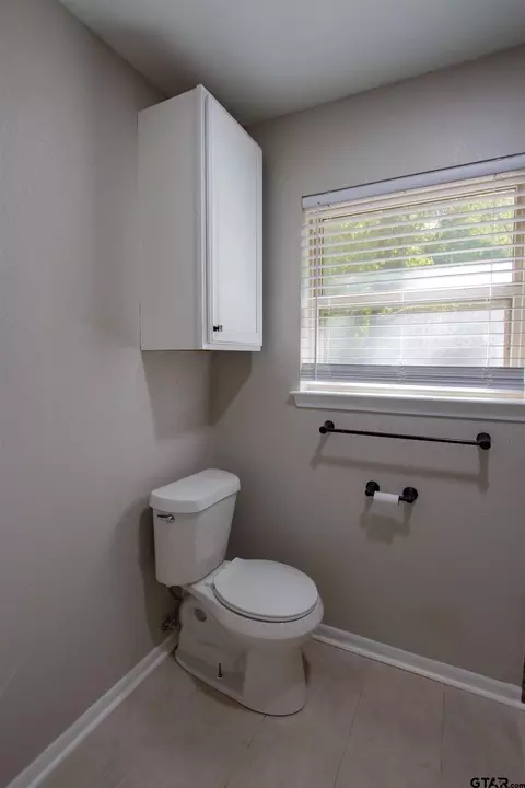 Bath - 116 Fairview Dr, Longview, TX 75604 photo 1 of 6
