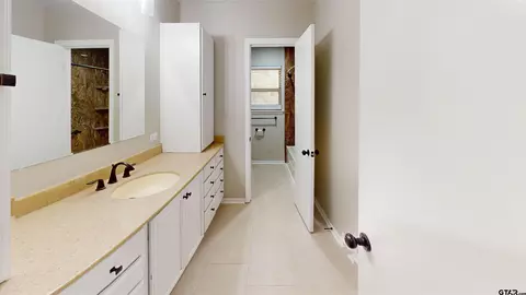 Bath - 116 Fairview Dr, Longview, TX 75604 photo 4 of 6