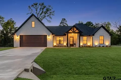 404 Small Oaks Rd, Kilgore, TX 75662