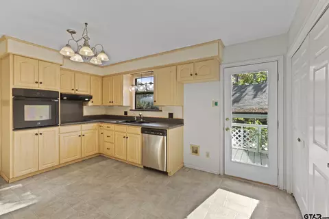 Kitchen - 1656 Pineview Ln, Hideaway, TX 75771 photo 1 of 2