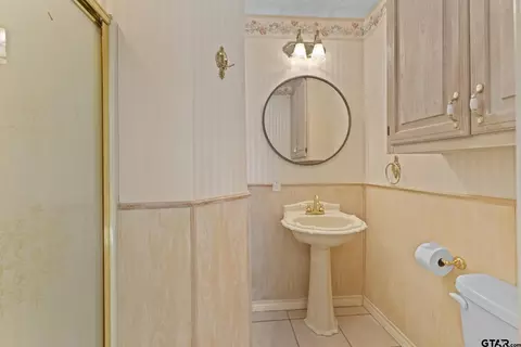 Bath - 1656 Pineview Ln, Hideaway, TX 75771 photo 1 of 4