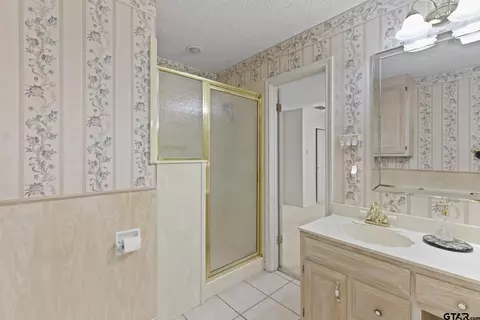 Bath - 1656 Pineview Ln, Hideaway, TX 75771 photo 4 of 4