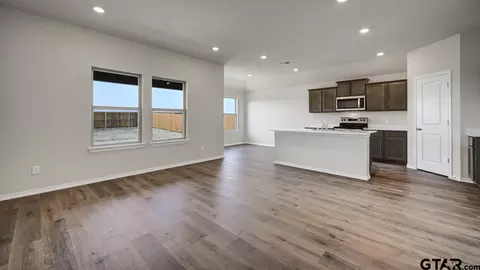 Living - 107 Willow Branch Ln, Canton, TX 75103 photo 1 of 2